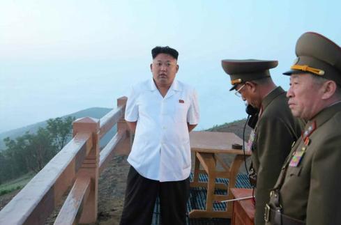金正恩指导导弹发射训练要求发展导弹科技(图)