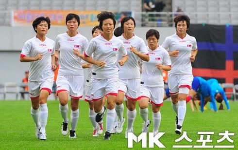 朝鲜生产“最优秀”牌足球全国掀体育热潮(图)
