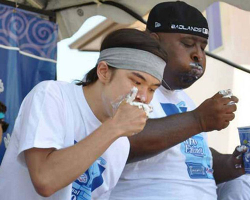 美国学生成最年轻大胃王一顿能吃超17斤食物(图)