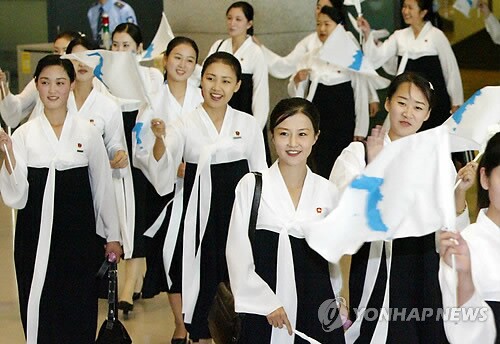 韩媒称朝鲜啦啦队约100人均年轻貌美思想过关