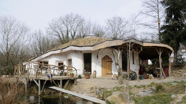 建造前未申请许可英国“霍比特小屋”面临拆除