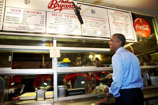 奥巴马与四民众大啖烧烤称曾被批可怕总统(图)