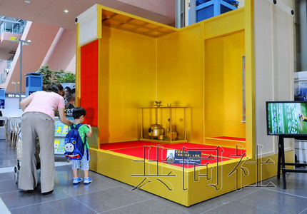 日本展示黄金茶室纪念“大阪之阵”400年(图)