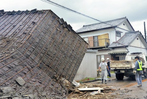 11号强台风袭日本致9人死亡160万人被迫疏散
