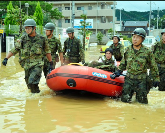 暴雨袭击日本造成5人死亡上千栋房屋浸水(图)
