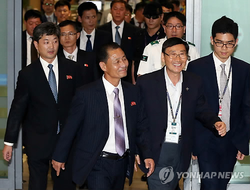 朝鲜代表团为亚运会事宜赴韩韩派30名保安迎接