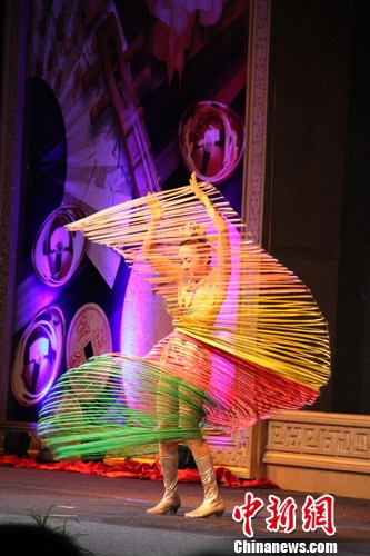 “亲情中华-欢聚印尼”大型文艺晚会雅加达举行