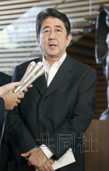 广岛泥石流后安倍继续打高尔夫在野党群起指责