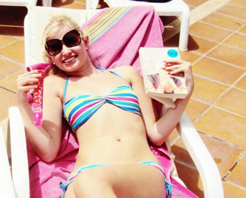 英女子为“增强自信”向外祖父母借钱隆胸(图)