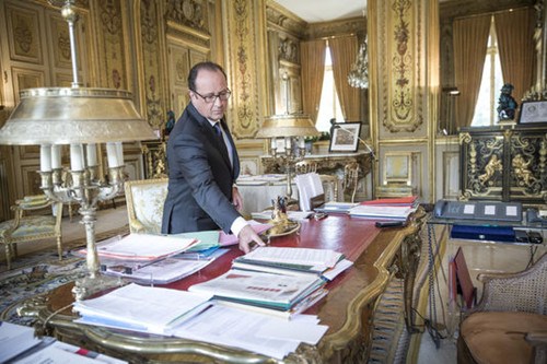 法国政府休假结束奥朗德谈改革表示压力不小