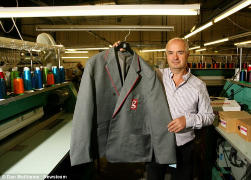 Ӣ�̼ҳ���8XLУ��ѧ����ͷ������˵��ǣ�ͼ��