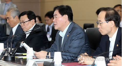 韩政府要求企业义务实施年金制度加强养老保障