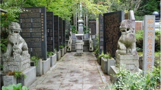 安倍向二战甲级战犯发悼文为历史翻案变本加厉