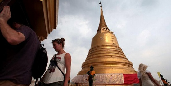 泰国高僧搞房地产近女色将面临违规调查