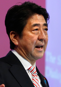 安倍公然赞美二战战犯韩媒批其回避战争责任