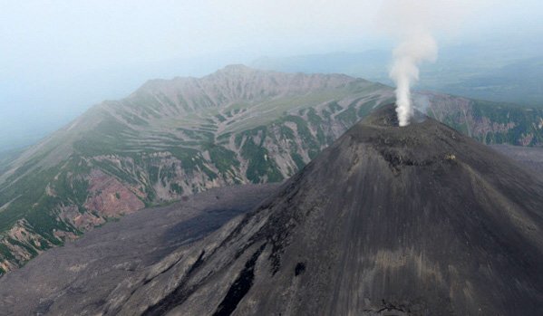 俄堪察加四座火山同时苏醒呈现危险活跃迹象
