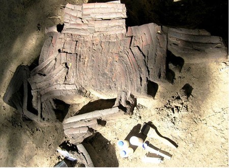 俄罗斯出土近4000年前武士盔甲由动物骨骼制成