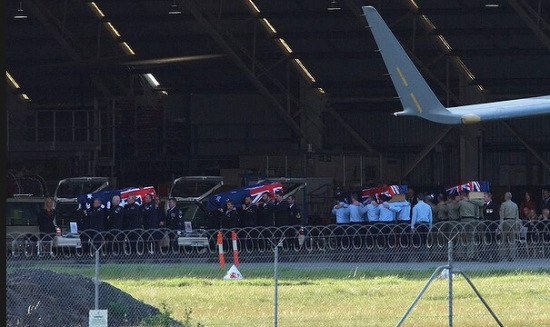 9具马航MH17澳洲遇难者遗体乘澳航专机“回家”