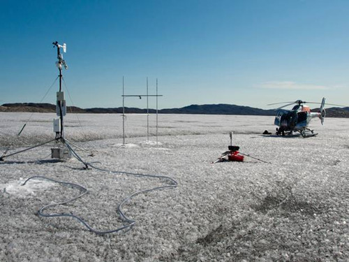 格陵兰岛冰川现黑雪致全球气候变暖趋势加速
