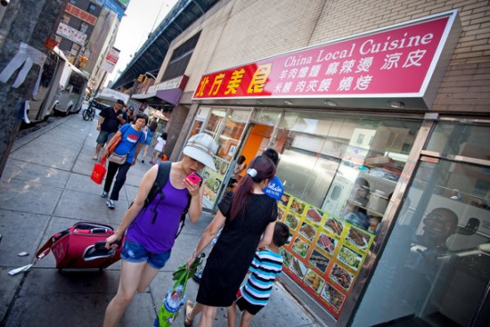 中国北方美食征服纽约:烤串、肉夹馍和臊子面