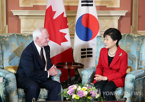 韩国总统会见加拿大总督23日签署韩加自贸协定