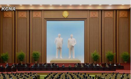 朝鲜第十三届最高人民会议第二次会议25日在平壤万寿台议事堂举行