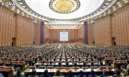 朝鲜第十三届最高人民会议第二次会议25日在平壤万寿台议事堂举行