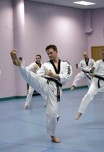 英国“跆拳道家族”:一家八口五人是黑带高手