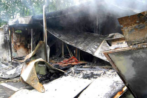 英国一绝望工人工厂纵火致公司损失巨款