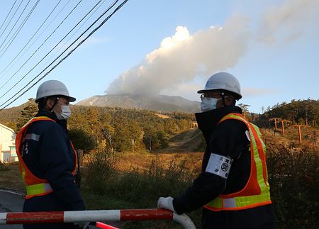 火山事故搜救再次被迫暂停未确定被困人员总数
