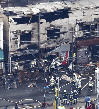 日本一车站附近发生火灾烧毁5家店铺致1死1伤