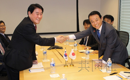 日韩举行财长会谈同意继续探讨实现首脑会谈