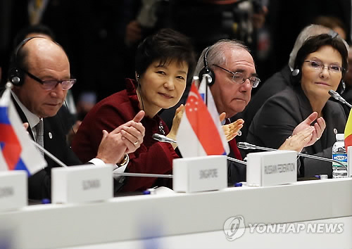 韩国拟组建紧急救助队向埃博拉疫区派医务人员