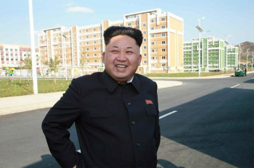 金正恩向朝鲜演员灵前献花朝媒频繁报道其活动