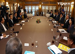 韩国举行非公开会议商讨公务员年金改革案