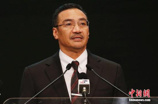 马来防长视察MH370搜寻部队称“不会放弃希望”