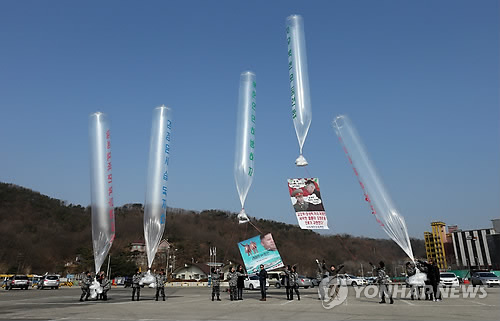 对朝散布传单引发韩国内部矛盾韩民众激烈对峙