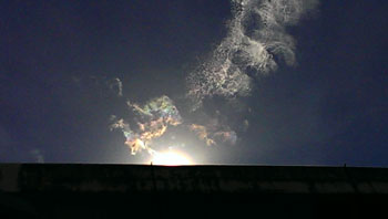 马来西亚现彩虹云奇观当地市民纷纷称奇(图)