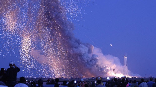 NASA警告民众勿碰触爆炸火箭碎片:有毒危险