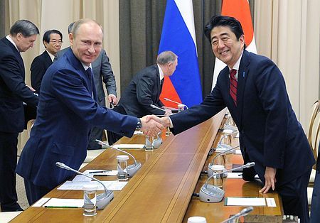 安倍拟尽快确认普京访日事宜欲力避行程泡汤