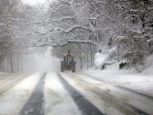 致命暴风雪突袭美国大部已至少造成17人死亡