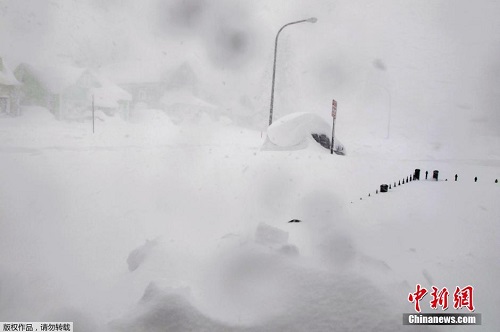暴风雪致美国纽约州4人亡国民警卫队助应对雪情