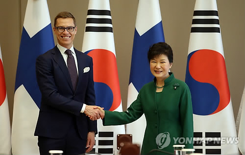 韩总统朴槿惠会见芬兰总理斯图布共商合作方案