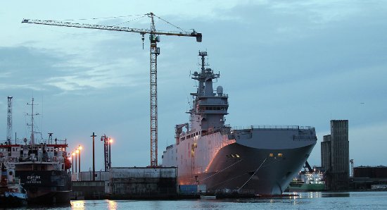 法国为俄建造两栖战舰下水预计于2015年交付