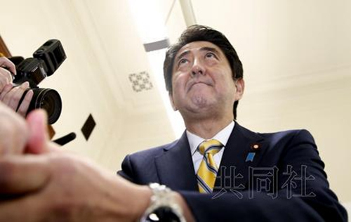 安倍解散众院蓄谋已久为麻生制作白兰地袒露心声