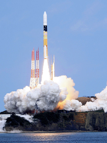 日本隼鸟2号小行星探测器升空2020年返回地球
