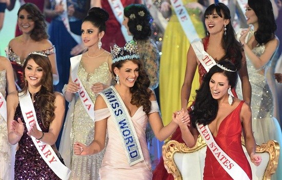 南非女大学生加冕世界小姐:是试管婴儿谈爱国情动