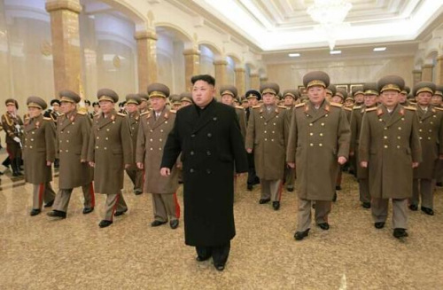 金正日任朝军司令23周年金正恩参谒太阳宫(图)