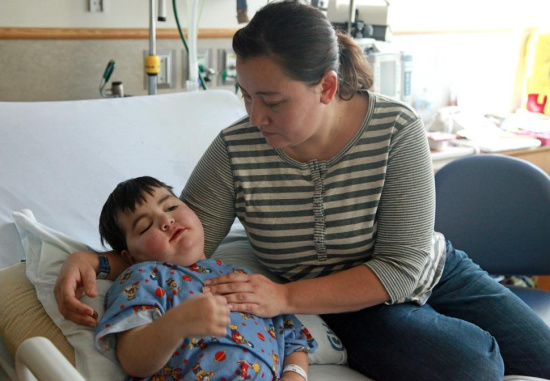 四岁男童突患极其罕见疾病数月内中风15次(图)