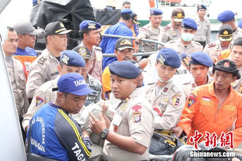 印尼搜救队已打捞失事亚航遇难者遗体9具